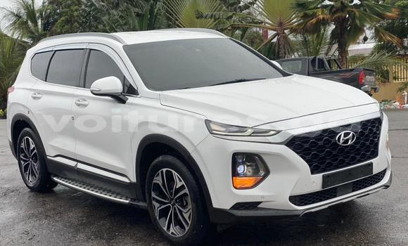 Sayi Sabo Hyundai Santa Fe White Mota in Libreville a estuary Sayi Sabo Hyundai Santa Fe White Mota in Libreville a estuary