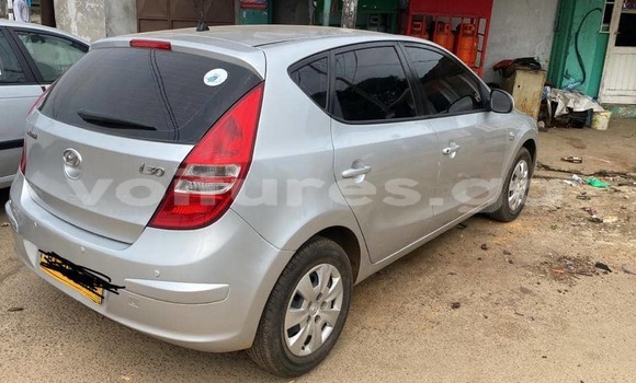 Sayi Na hannu Hyundai i30 Azurfa Mota in Libreville a estuary Sayi Na hannu Hyundai i30 Azurfa Mota in Libreville a estuary