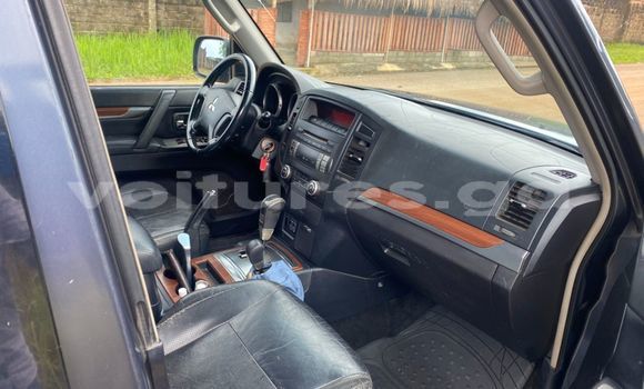 Sayi Na hannu Mitsubishi Pajero Blue Mota in Libreville a estuary Sayi Na hannu Mitsubishi Pajero Blue Mota in Libreville a estuary