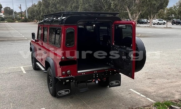Acheter Occasion Voiture Land Rover Defender Rouge à Libreville, Estuaire Acheter Occasion Voiture Land Rover Defender Rouge à Libreville, Estuaire