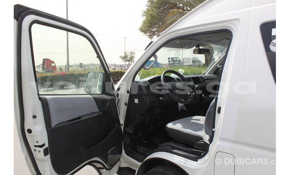 Acheter Import Voiture Toyota Hiace Blanc à Import - Dubai, Estuaire Acheter Import Voiture Toyota Hiace Blanc à Import - Dubai, Estuaire