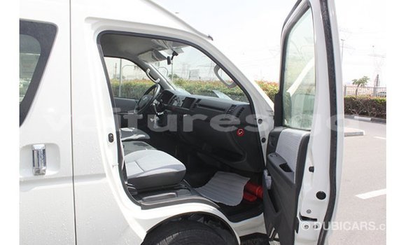 Acheter Import Voiture Toyota Hiace Blanc à Import - Dubai, Estuaire Acheter Import Voiture Toyota Hiace Blanc à Import - Dubai, Estuaire