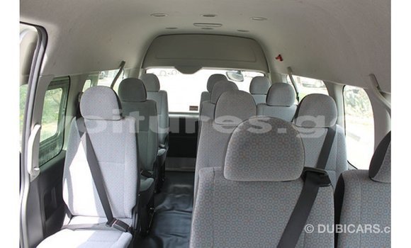 Acheter Import Voiture Toyota Hiace Blanc à Import - Dubai, Estuaire Acheter Import Voiture Toyota Hiace Blanc à Import - Dubai, Estuaire