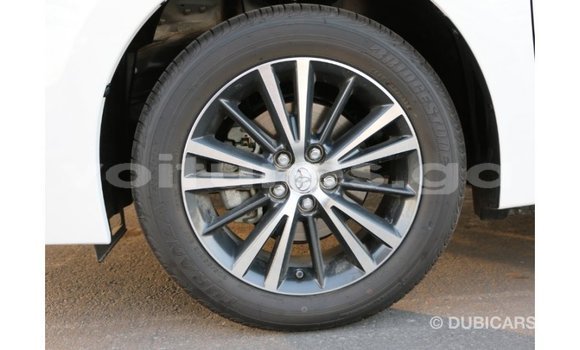 Acheter Import Voiture Toyota Corolla Blanc à Import - Dubai, Estuaire Acheter Import Voiture Toyota Corolla Blanc à Import - Dubai, Estuaire