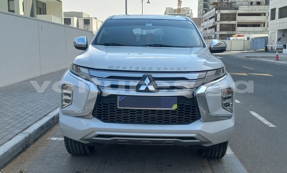 Sayi Na hannu Mitsubishi Montero Sport White Mota in Libreville a estuary Sayi Na hannu Mitsubishi Montero Sport White Mota in Libreville a estuary