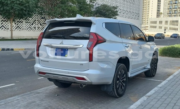 Sayi Na hannu Mitsubishi Montero Sport White Mota in Libreville a estuary Sayi Na hannu Mitsubishi Montero Sport White Mota in Libreville a estuary