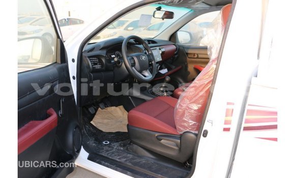 Acheter Import Voiture Toyota Hilux Blanc à Import - Dubai, Estuaire Acheter Import Voiture Toyota Hilux Blanc à Import - Dubai, Estuaire