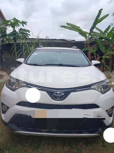 Big with watermark toyota rav4 estuaire libreville 8209