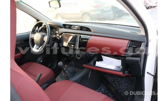 Acheter Import Voiture Toyota Hilux Blanc à Import - Dubai, Estuaire Acheter Import Voiture Toyota Hilux Blanc à Import - Dubai, Estuaire