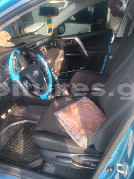 Big with watermark toyota rav4 estuaire libreville 8260