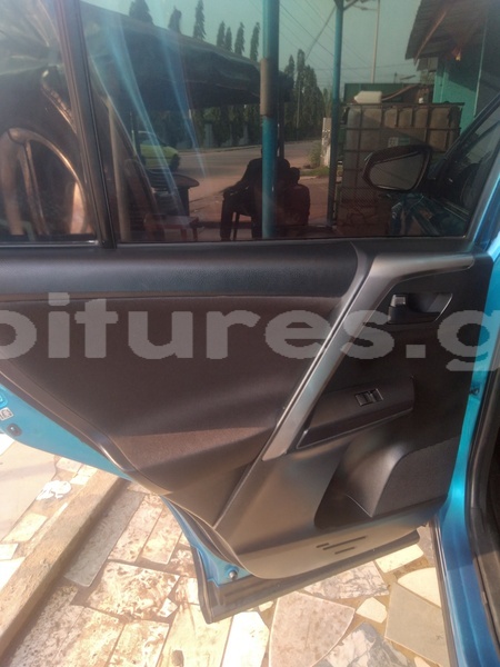 Big with watermark toyota rav4 estuaire libreville 8260