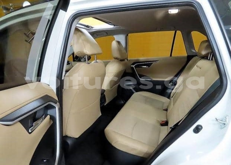 Big with watermark toyota rav4 estuaire libreville 8270