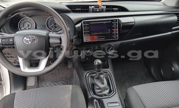 Buy Used Toyota Hilux White Car in Libreville in Estuary Buy Used Toyota Hilux White Car in Libreville in Estuary