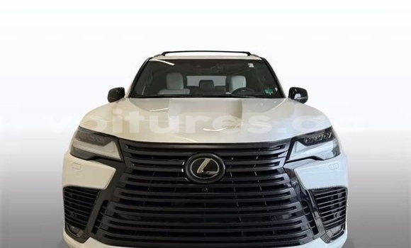 Sayi Na hannu Lexus LX White Mota in Libreville a estuary