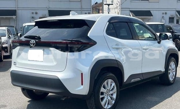 Buy Used Toyota Yaris White Car in Libreville in Estuary Buy Used Toyota Yaris White Car in Libreville in Estuary