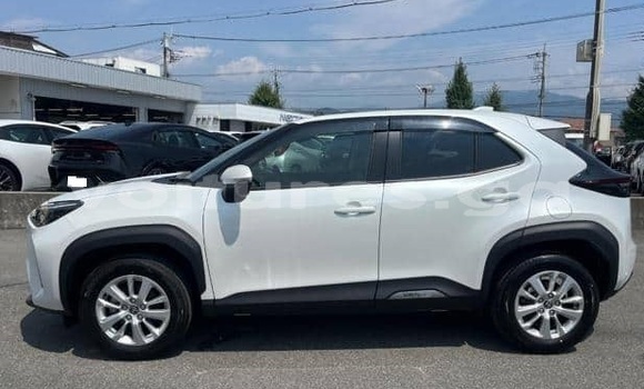 Buy Used Toyota Yaris White Car in Libreville in Estuary Buy Used Toyota Yaris White Car in Libreville in Estuary
