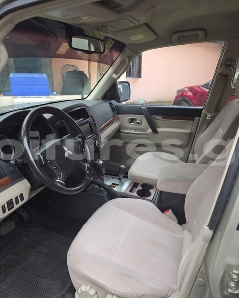 Big with watermark mitsubishi pajero estuaire libreville 8287