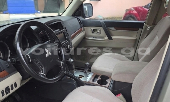 Acheter Occasion Voiture Mitsubishi Pajero Beige à Libreville, Estuaire