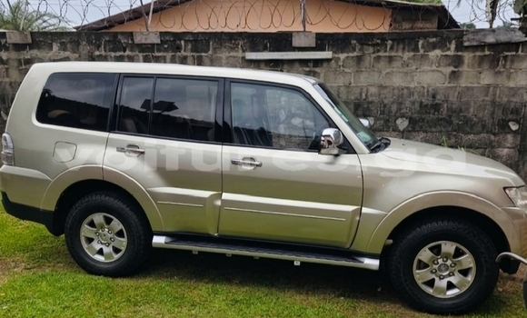 Buy Used Mitsubishi Pajero Beige Car in Libreville in Estuary Buy Used Mitsubishi Pajero Beige Car in Libreville in Estuary