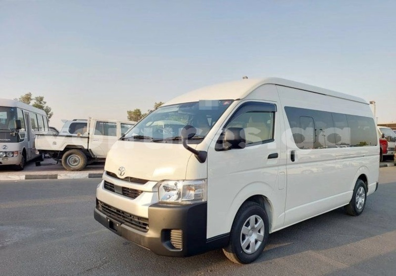 Big with watermark toyota hiace estuaire libreville 8292