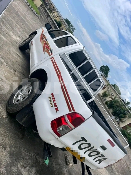 Big with watermark toyota hilux estuaire libreville 8293