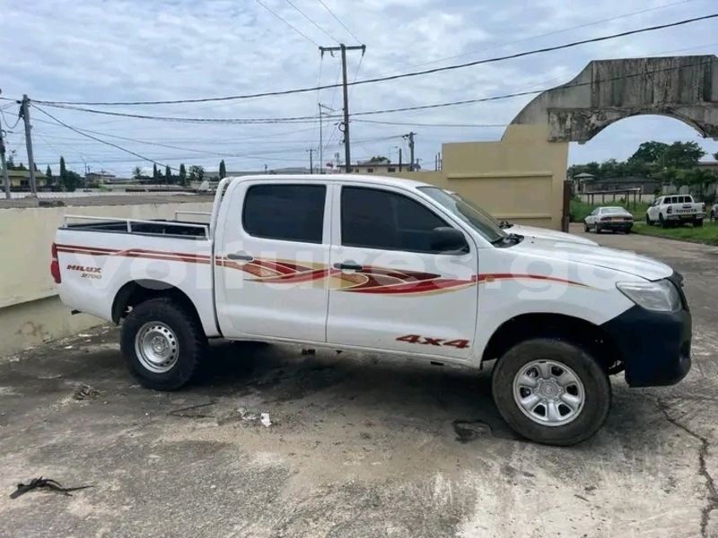 Big with watermark toyota hilux estuaire libreville 8293