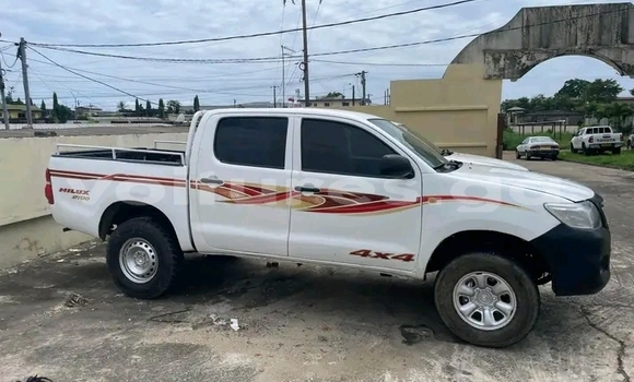 Buy Used Toyota Hilux White Car in Libreville in Estuary Buy Used Toyota Hilux White Car in Libreville in Estuary