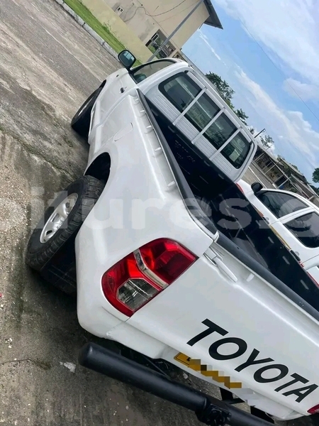 Big with watermark toyota hilux estuaire libreville 8293