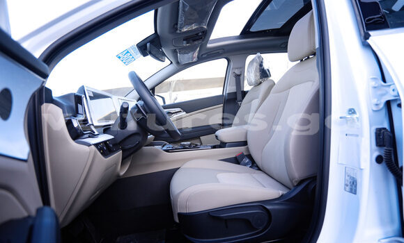 Buy Used Kia Sportage White Car in Lekoni in Haut-Ogooue Buy Used Kia Sportage White Car in Lekoni in Haut-Ogooue