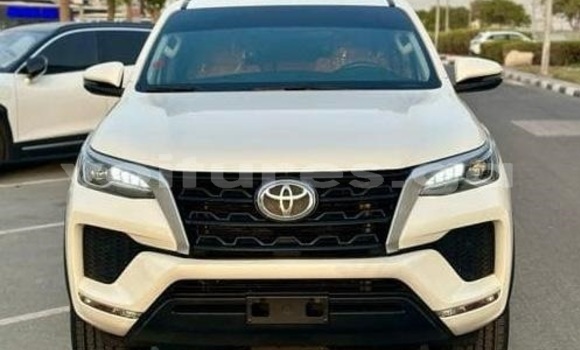 Buy Used Toyota Fortuner White Car in Libreville in Estuary Buy Used Toyota Fortuner White Car in Libreville in Estuary