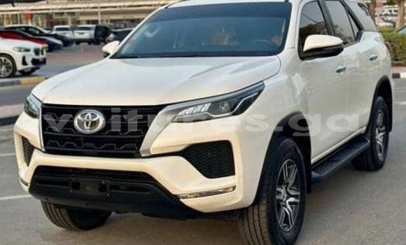 Buy Used Toyota Fortuner White Car in Libreville in Estuary Buy Used Toyota Fortuner White Car in Libreville in Estuary