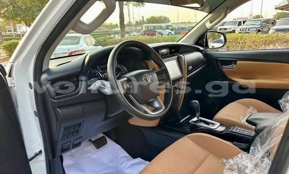 Buy Used Toyota Fortuner White Car in Libreville in Estuary Buy Used Toyota Fortuner White Car in Libreville in Estuary
