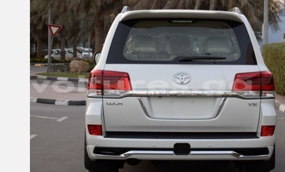 Buy Used Toyota Land Cruiser White Car in Libreville in Estuary Buy Used Toyota Land Cruiser White Car in Libreville in Estuary