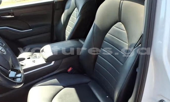 Buy Used Toyota Highlander White Car in Libreville in Estuary Buy Used Toyota Highlander White Car in Libreville in Estuary