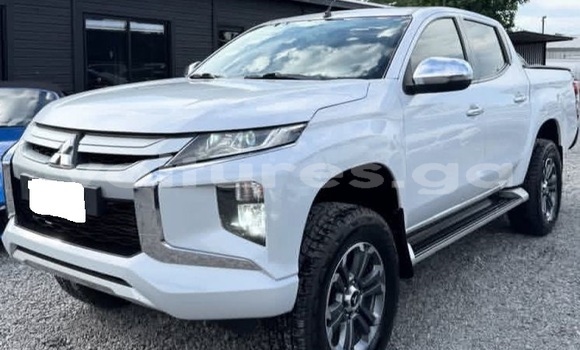 Buy Used Mitsubishi L200 White Car in Libreville in Estuary Buy Used Mitsubishi L200 White Car in Libreville in Estuary