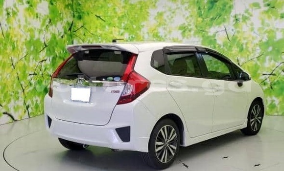 Buy Used Honda FIT White Car in Libreville in Estuary Buy Used Honda FIT White Car in Libreville in Estuary