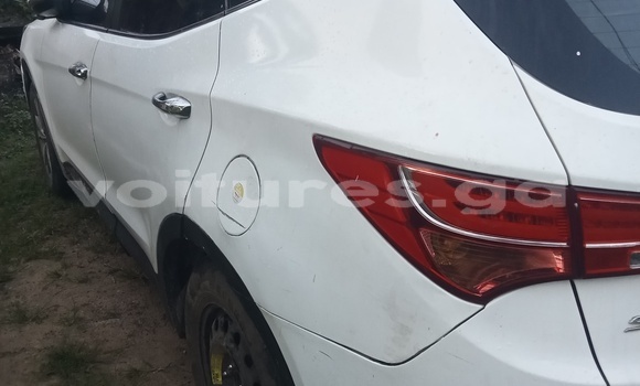 Buy Used Hyundai Santa Fe White Car in Libreville in Estuary Buy Used Hyundai Santa Fe White Car in Libreville in Estuary