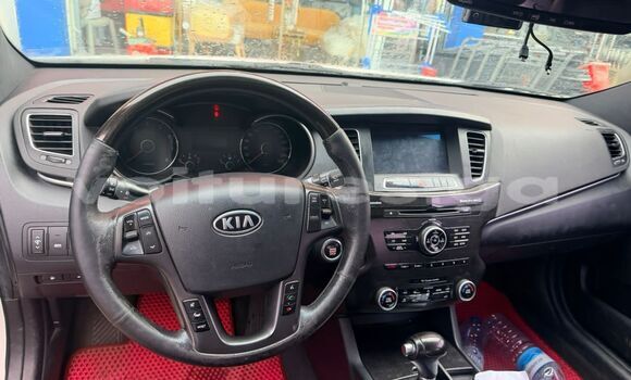 Buy Used Kia K5 White Car in Libreville in Estuary Buy Used Kia K5 White Car in Libreville in Estuary