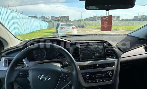 Buy Used Hyundai Sonata White Car in Libreville in Estuary Buy Used Hyundai Sonata White Car in Libreville in Estuary