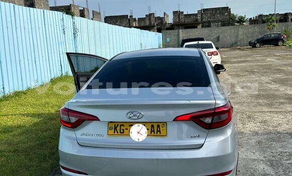 Buy Used Hyundai Sonata White Car in Libreville in Estuary Buy Used Hyundai Sonata White Car in Libreville in Estuary