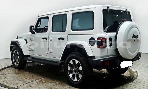Sayi Na hannu Jeep Wrangler White Mota in Libreville a estuary Sayi Na hannu Jeep Wrangler White Mota in Libreville a estuary