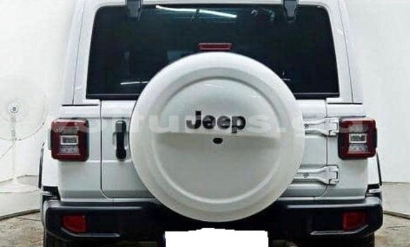 Sayi Na hannu Jeep Wrangler White Mota in Libreville a estuary Sayi Na hannu Jeep Wrangler White Mota in Libreville a estuary