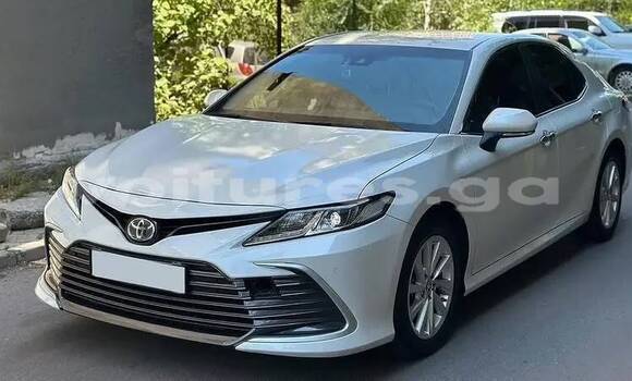 Sayi Na hannu Toyota Camry White Mota in Lekoni a Haut-Ogooue Sayi Na hannu Toyota Camry White Mota in Lekoni a Haut-Ogooue