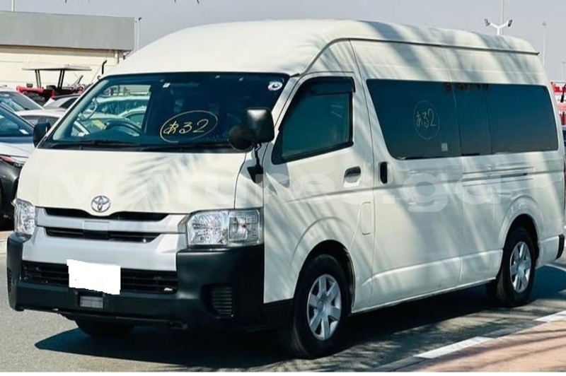 Big with watermark toyota hiace estuaire libreville 8337