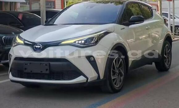 Acheter Occasion Voiture Toyota C-HR Blanc à Lekoni, Haut-Ogooue