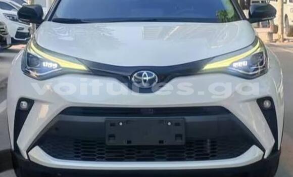 Acheter Occasion Voiture Toyota C-HR Blanc à Lekoni, Haut-Ogooue Acheter Occasion Voiture Toyota C-HR Blanc à Lekoni, Haut-Ogooue