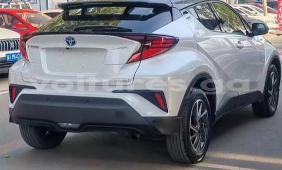 Acheter Occasion Voiture Toyota C-HR Blanc à Lekoni, Haut-Ogooue Acheter Occasion Voiture Toyota C-HR Blanc à Lekoni, Haut-Ogooue