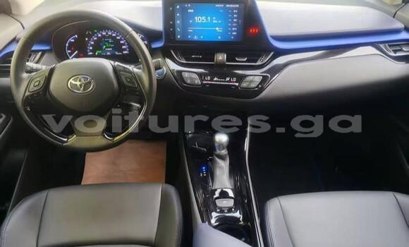 Acheter Occasion Voiture Toyota C-HR Blanc à Lekoni, Haut-Ogooue Acheter Occasion Voiture Toyota C-HR Blanc à Lekoni, Haut-Ogooue