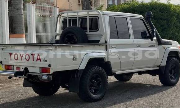 Acheter Occasion Voiture Toyota Land Cruiser Blanc à Libreville, Estuaire Acheter Occasion Voiture Toyota Land Cruiser Blanc à Libreville, Estuaire
