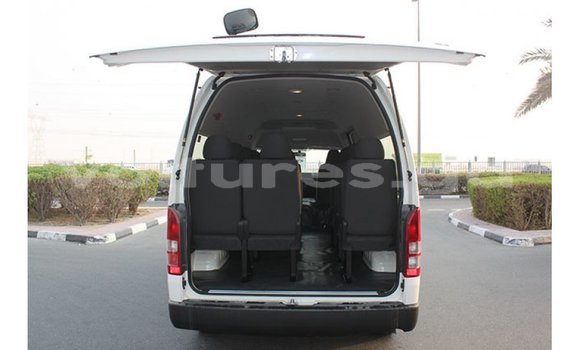 Sayi Imported Toyota Hiace White Mota in Import - Dubai a estuary Sayi Imported Toyota Hiace White Mota in Import - Dubai a estuary